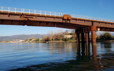 Caduta griglie dal ponte della Colombiera sul Magra